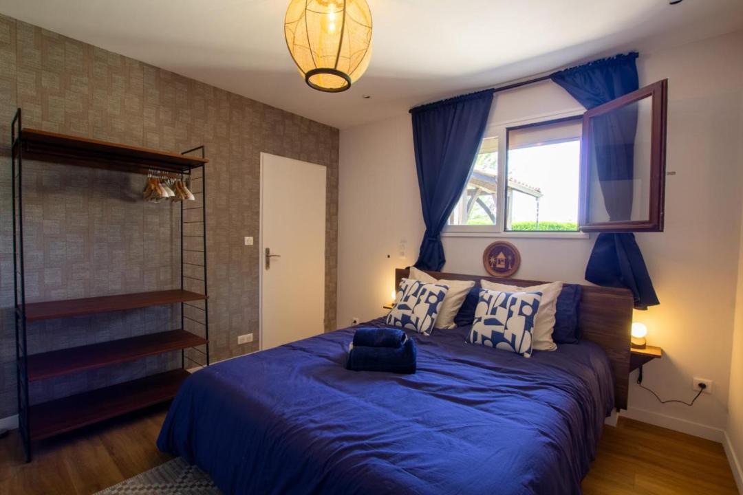 Photo of Bedroom in Saint-Laurent-des-Vignes