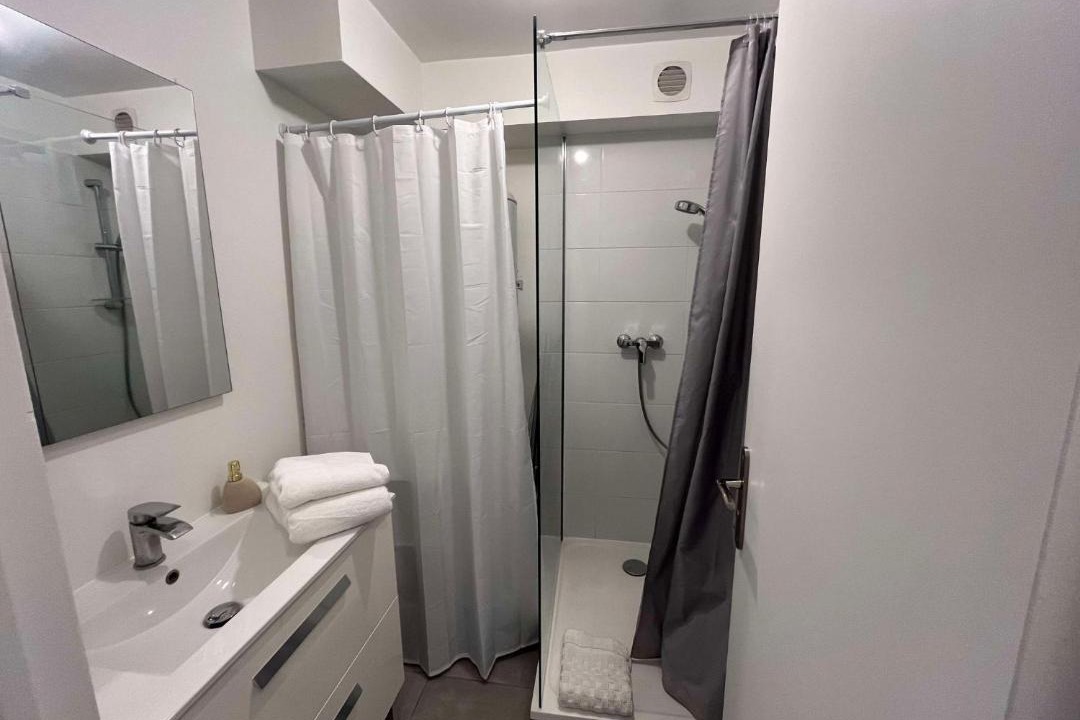 Photo of Bathroom in Royallieu Pompidou