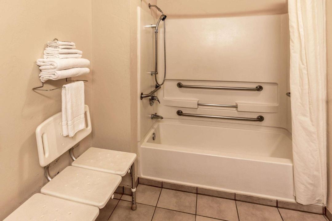 Photo of Bathroom in Woodburn