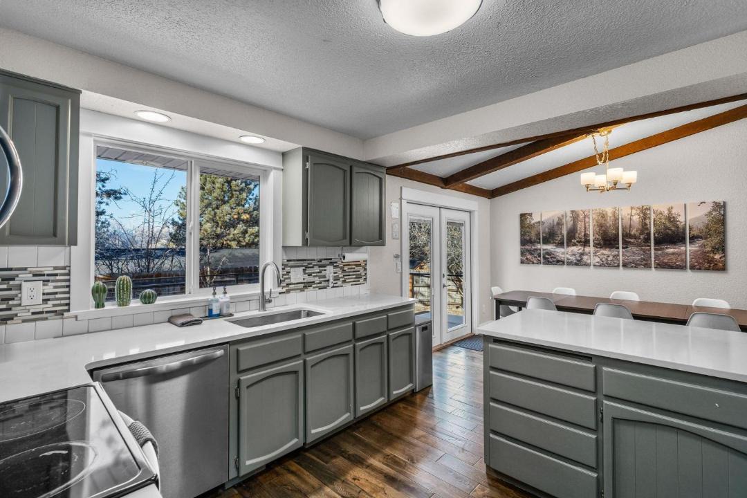Photo of Kitchen in Mountain View District