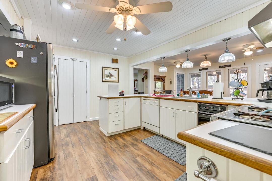 Photo of Kitchen in Pine Mountain Valley