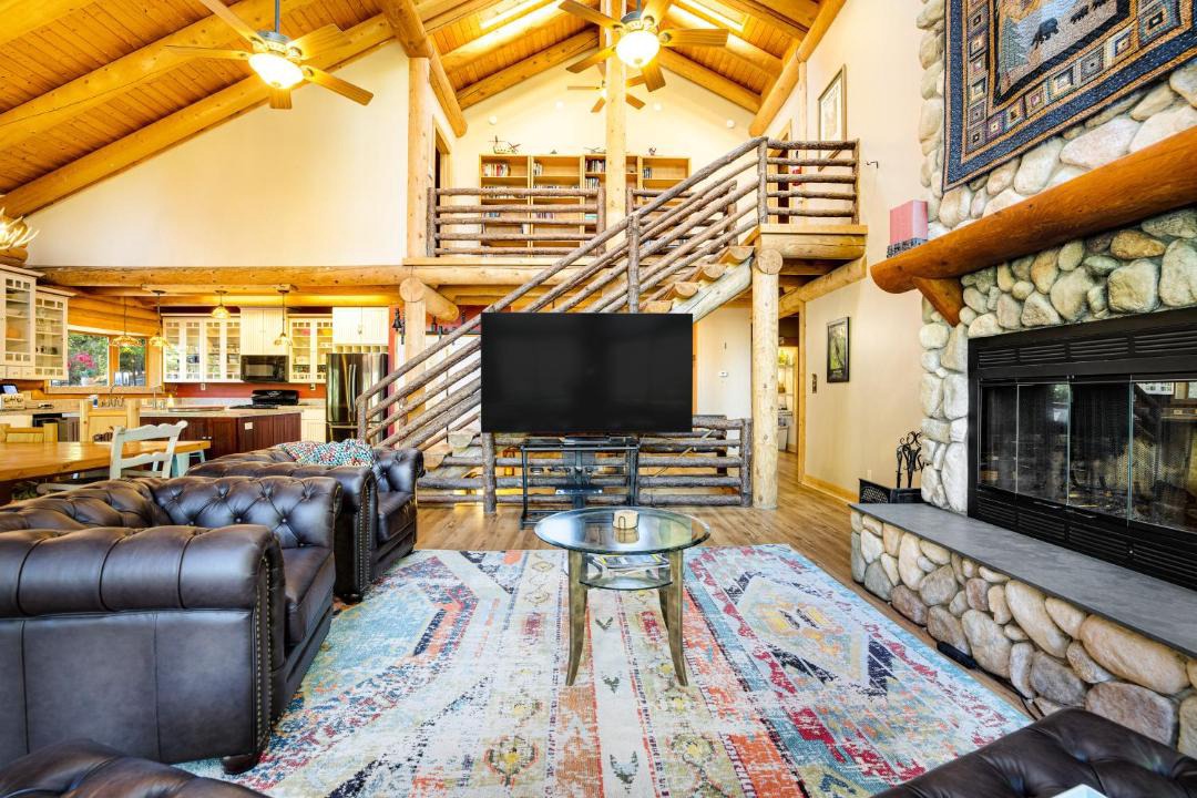 Photo of Livingroom in Groveland