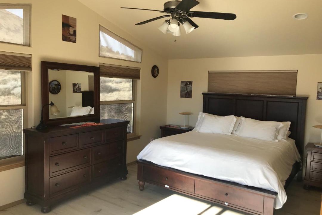 Photo of Bedroom in Summer Lake