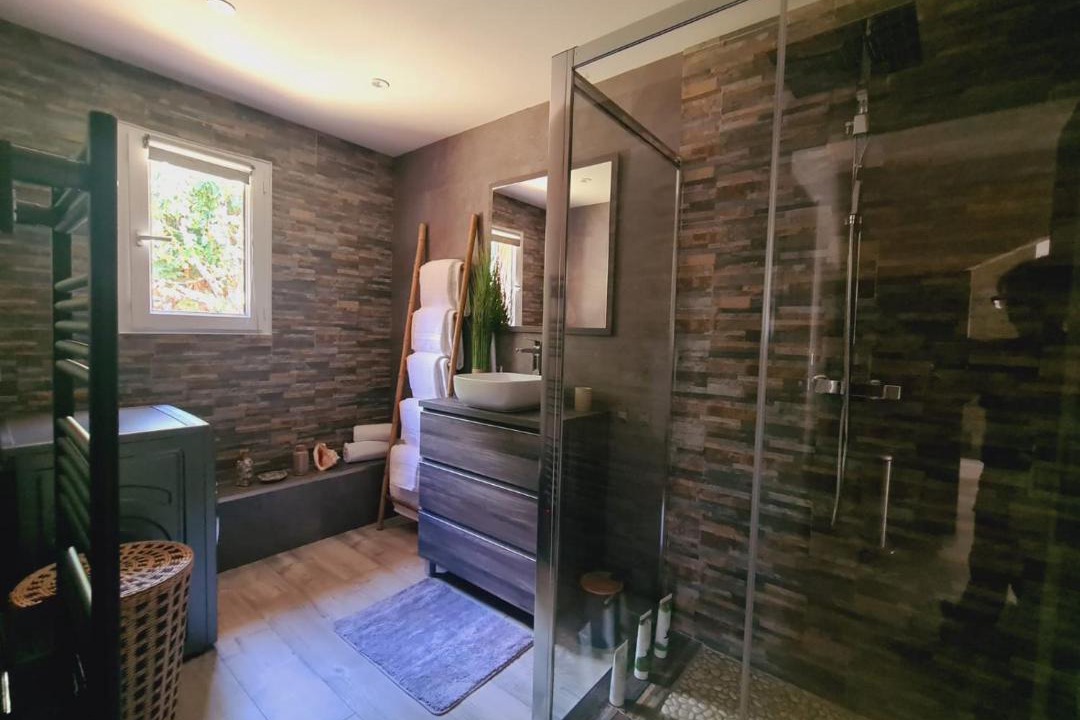 Photo of Bathroom in Castelnau-d'Estretefonds