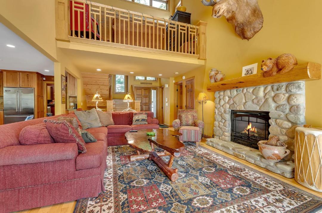 Photo of Livingroom in Ellicottville