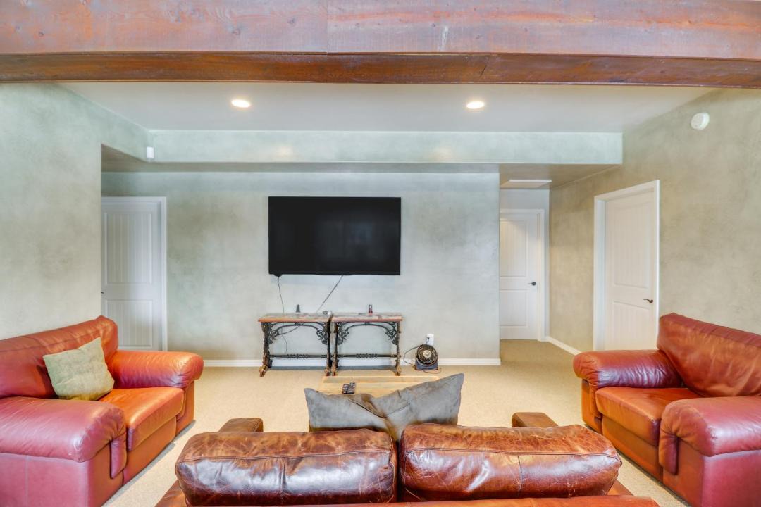 Photo of Livingroom in Eureka