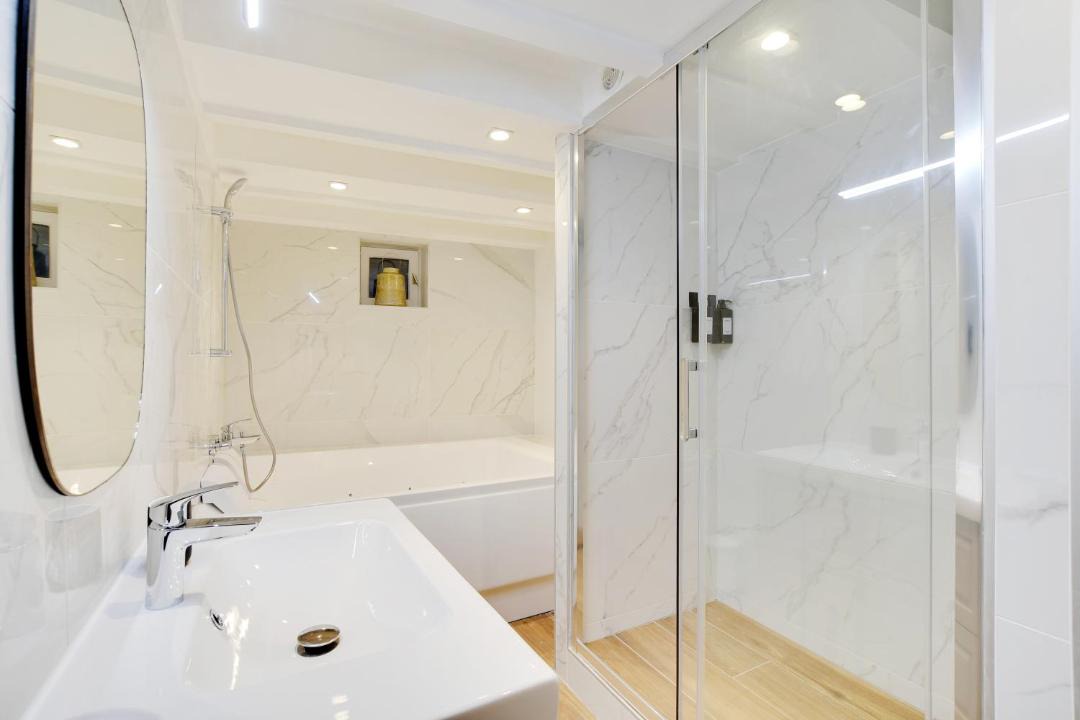 Photo of Bathroom in Quartier de l'Ecole-Militaire