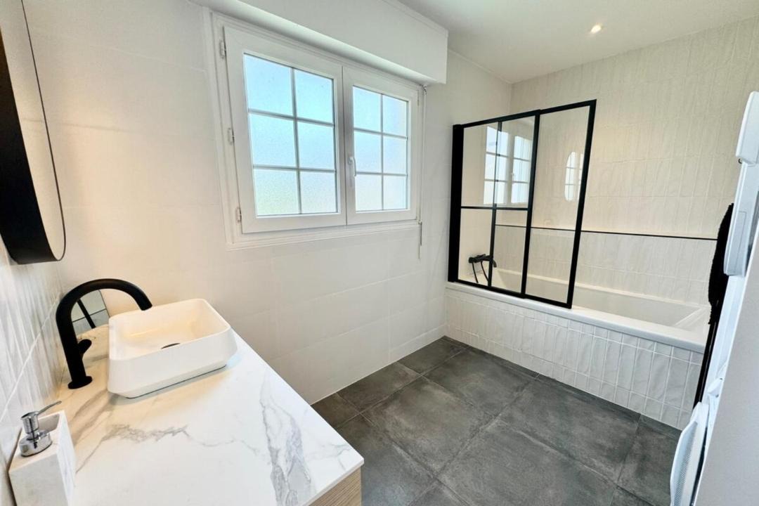 Photo of Bathroom in Larmor-Plage
