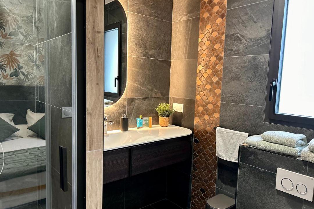 Photo of Bathroom in Lanouee