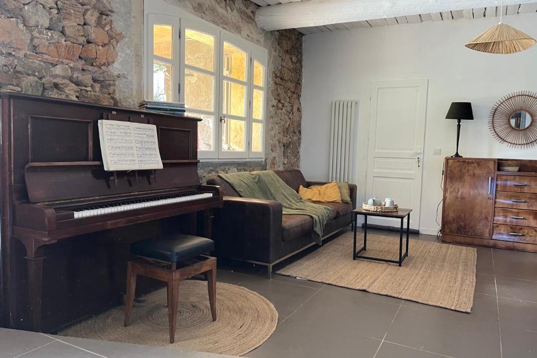 Photo of Livingroom in Rougiers