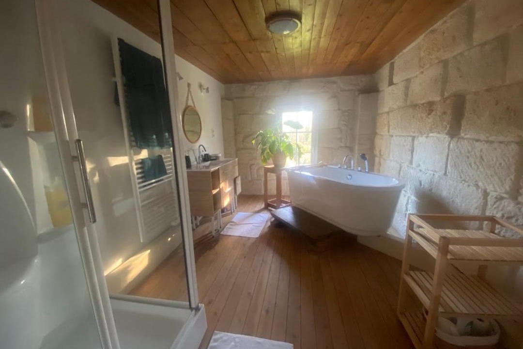 Photo of Bathroom in Laruscade