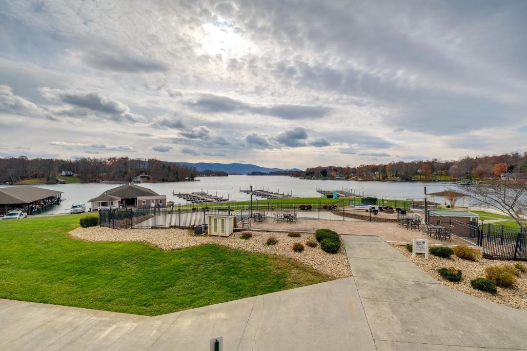 Photo of Others in Smith Mountain Lake