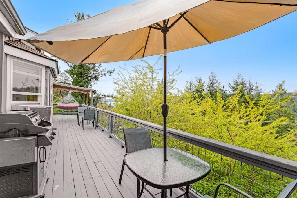 Photo of Patio Balcony in Deer Harbor