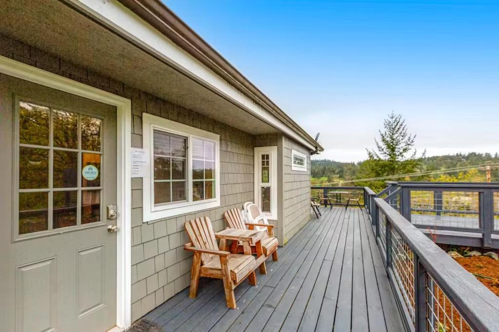 Photo of Patio Balcony in Deer Harbor