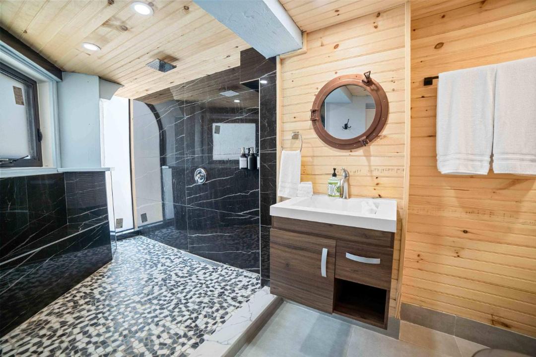 Photo of Bathroom in Long Beach Estates