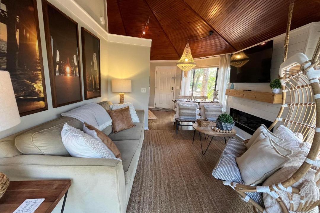 Photo of Livingroom in Night Heron