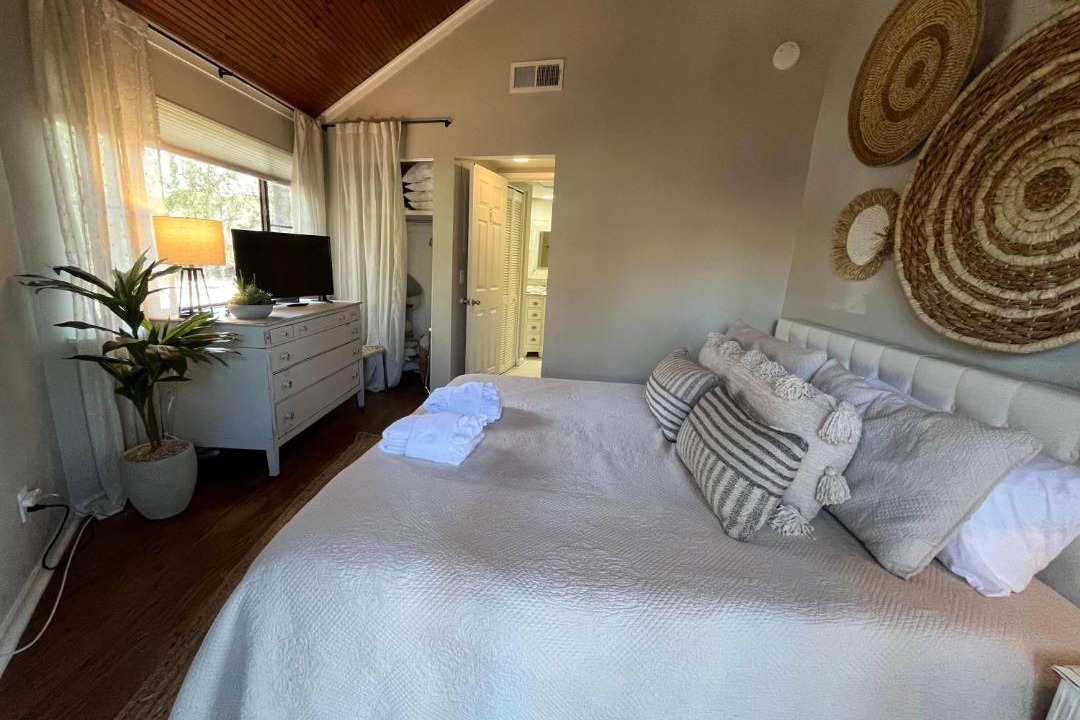 Photo of Bedroom in Night Heron