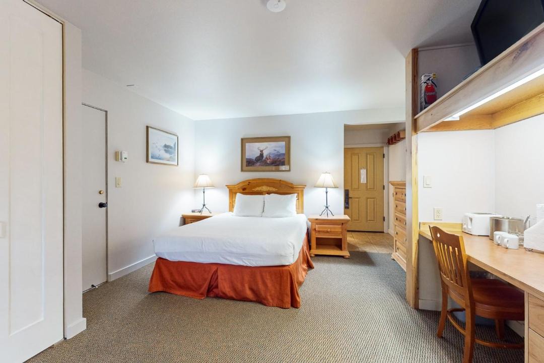 Photo of Bedroom in Bend