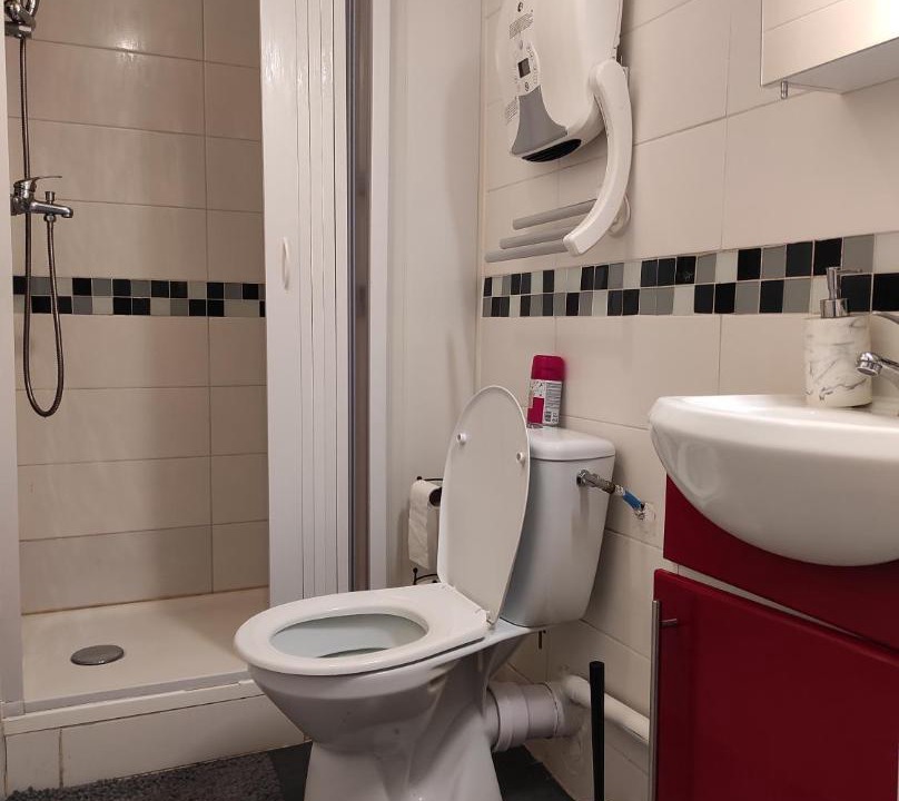 Photo of Bathroom in Petit-Ivry