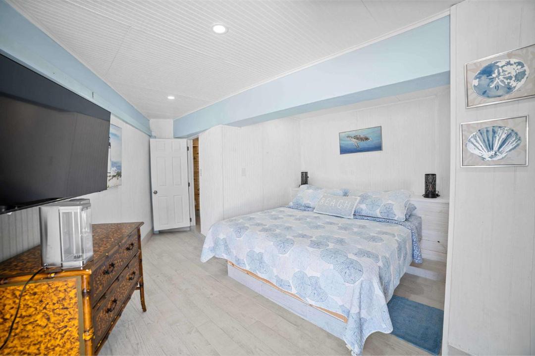 Photo of Bedroom in Long Beach Estates