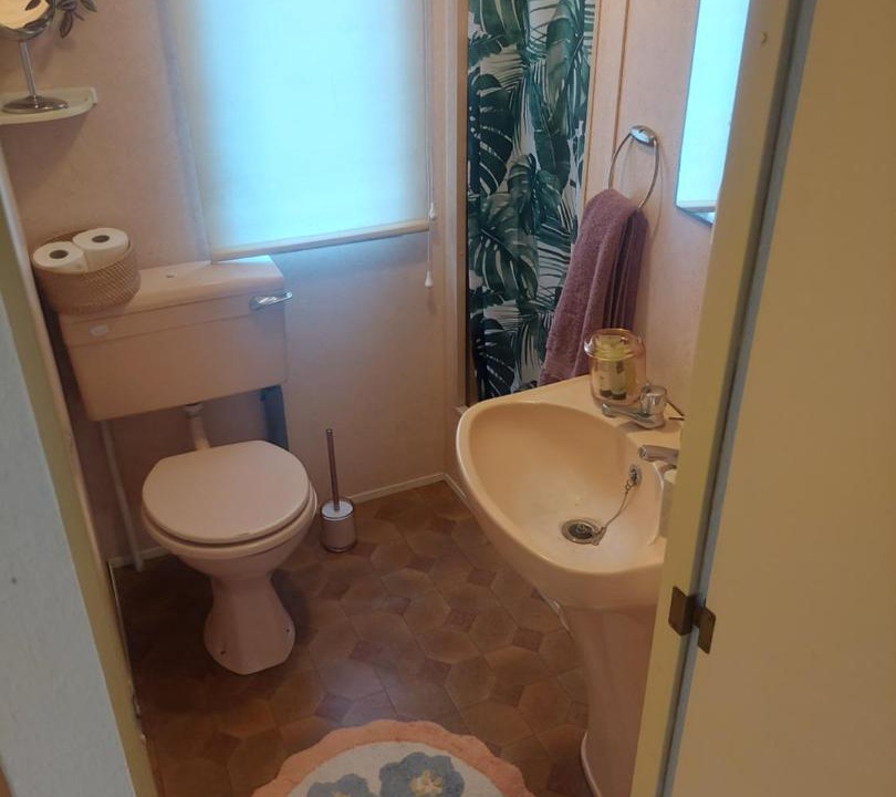 Photo of Bathroom in Ewhurst Green