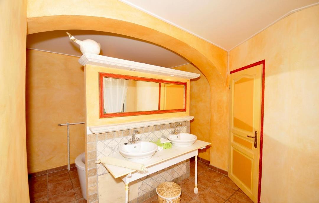 Photo of Bathroom in Mondragon