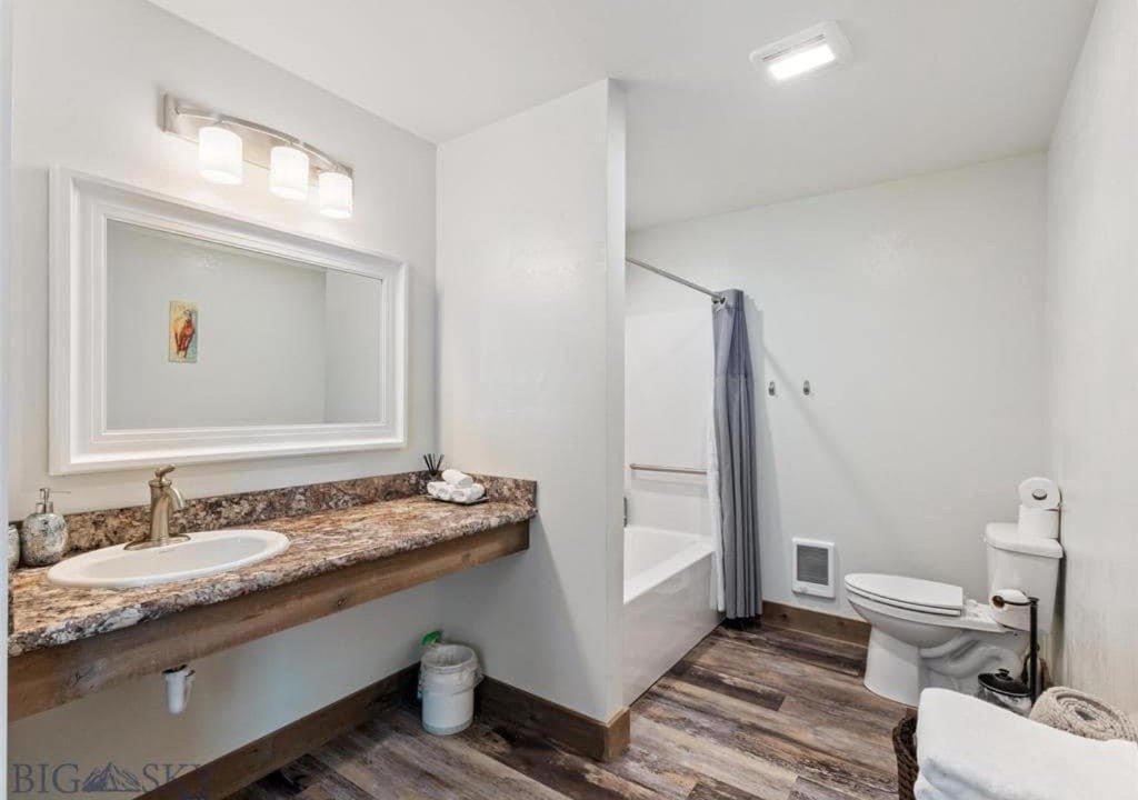 Photo of Bathroom in Gardiner