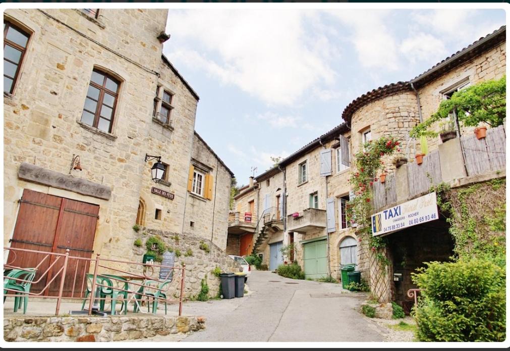 Photo of Buildings in Chassiers