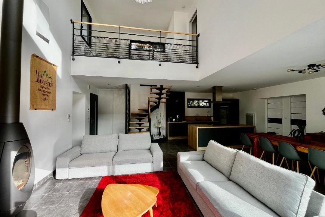 Photo of Livingroom in Saint-Julien-de-Peyrolas