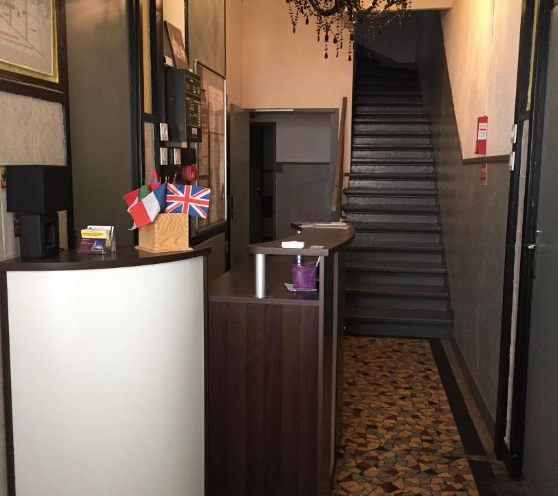 Photo of Others in Valence