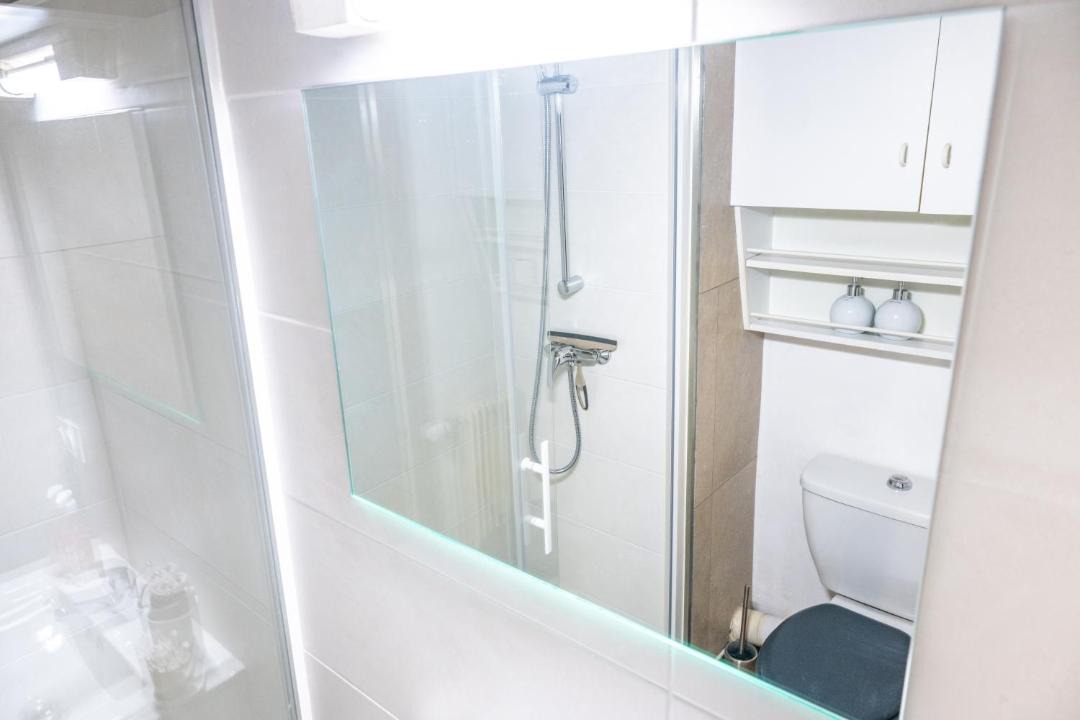 Photo of Bathroom in Thones