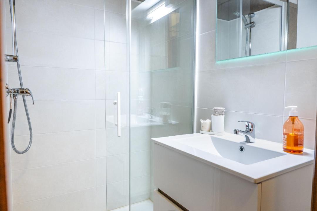 Photo of Bathroom in Thones