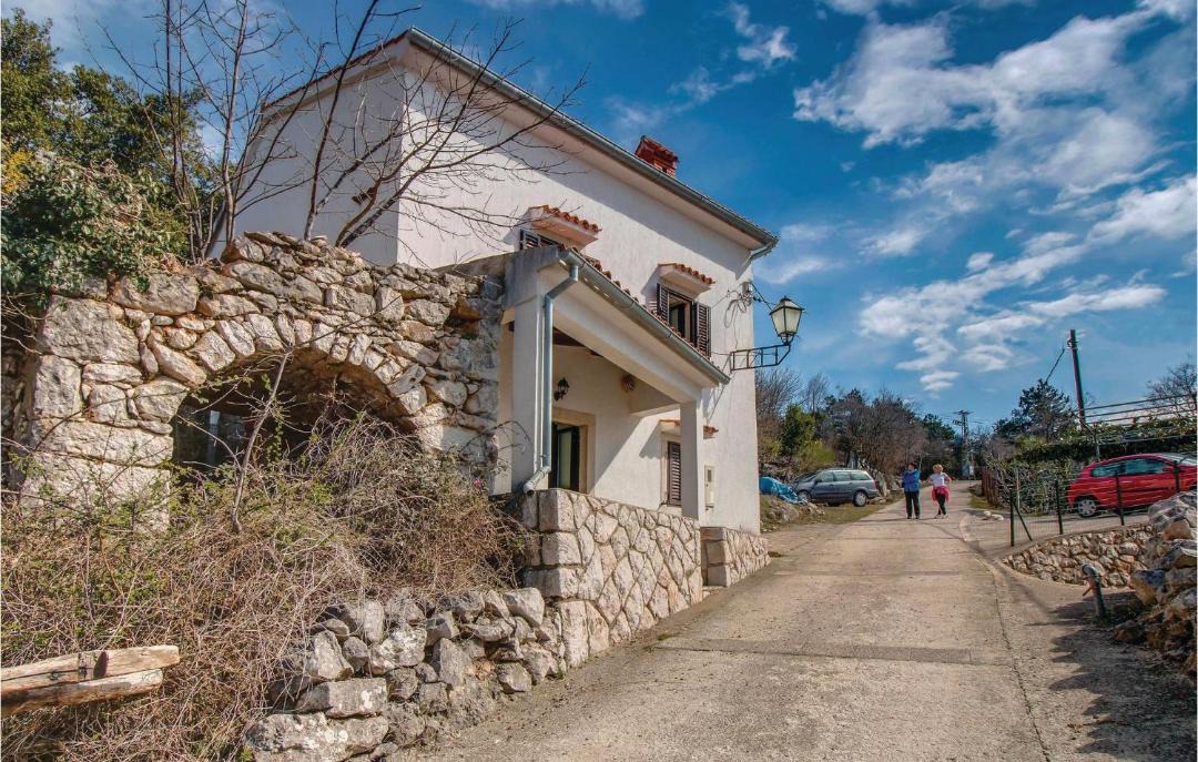 Photo of Others in Cres