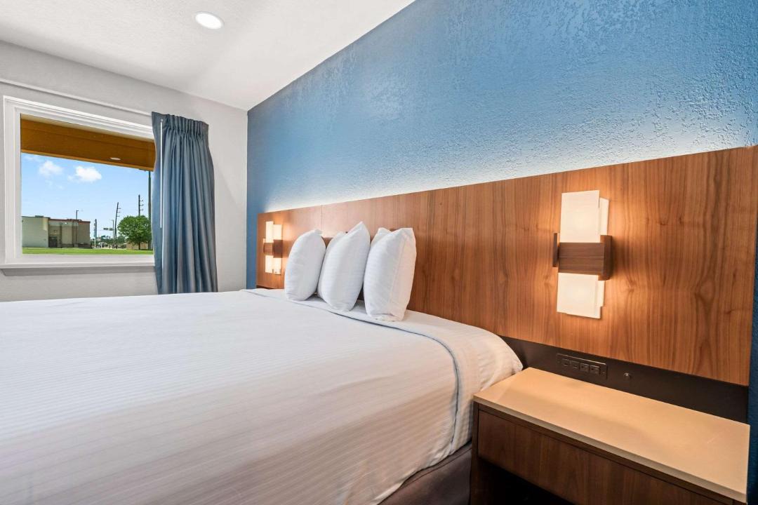 Photo of Bedroom in Sealy