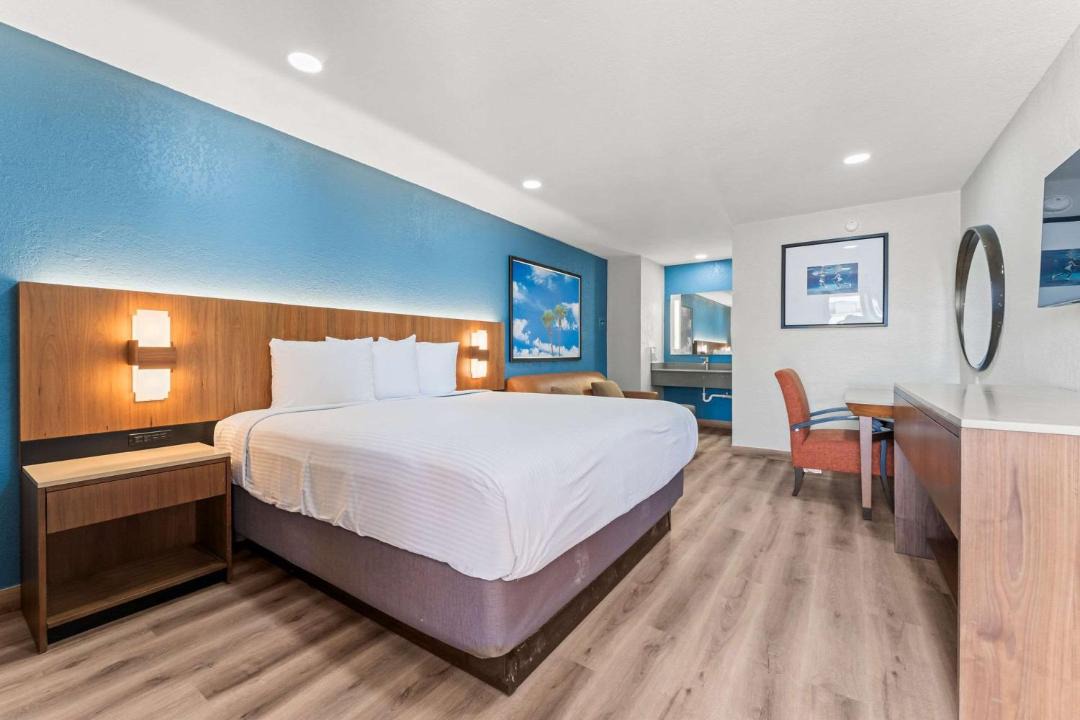 Photo of Bedroom in Sealy