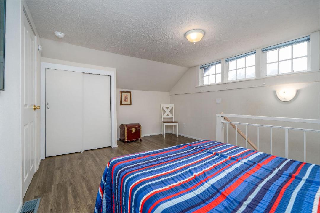 Photo of Bedroom in Gleneden Beach