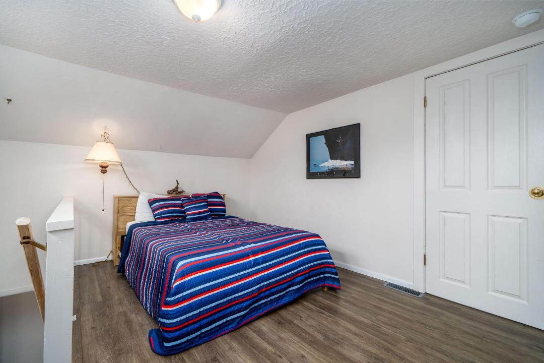Photo of Bedroom in Gleneden Beach