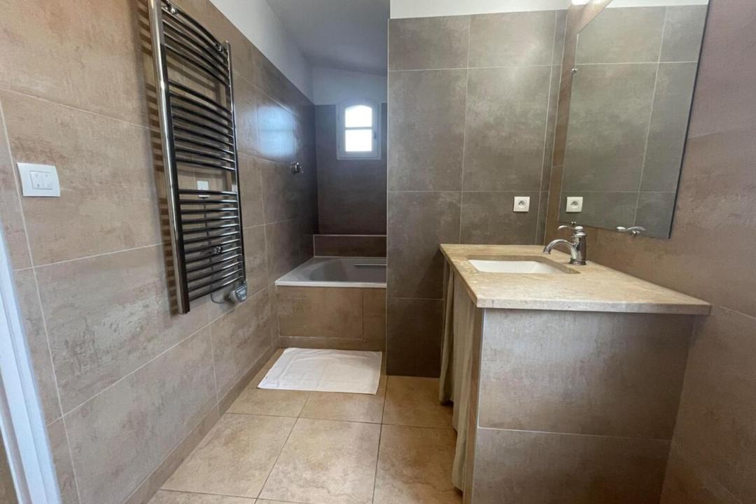 Photo of Bathroom in Saint-Laurent-de-la-Cabrerisse