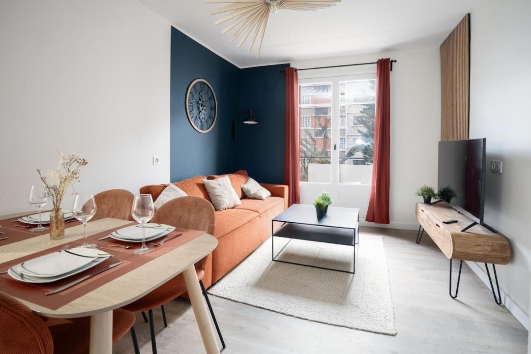 Photo of Others in Zola - Pressense