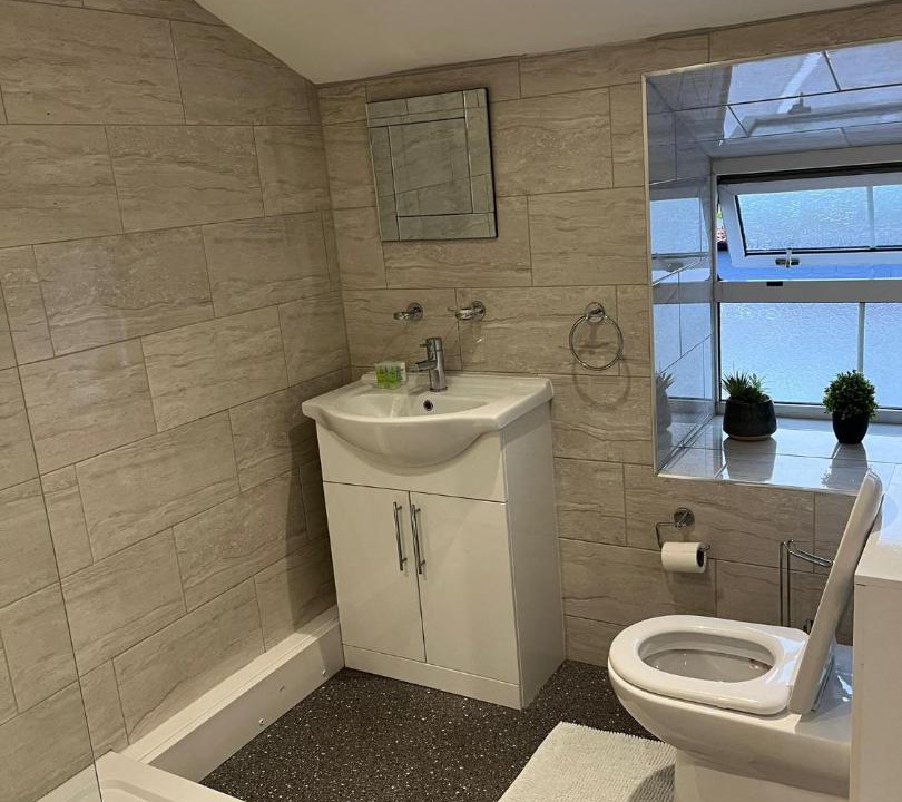 Photo of Bathroom in Llangynidr