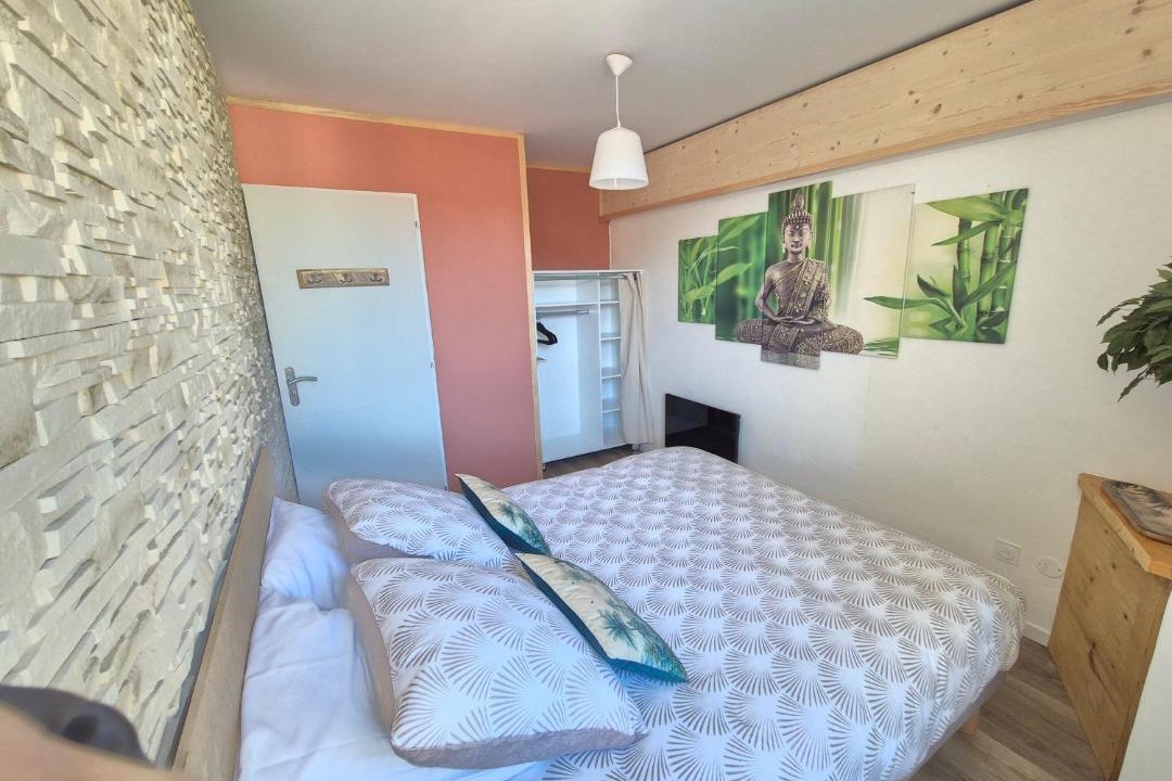 Photo of Bedroom in Laragne-Monteglin