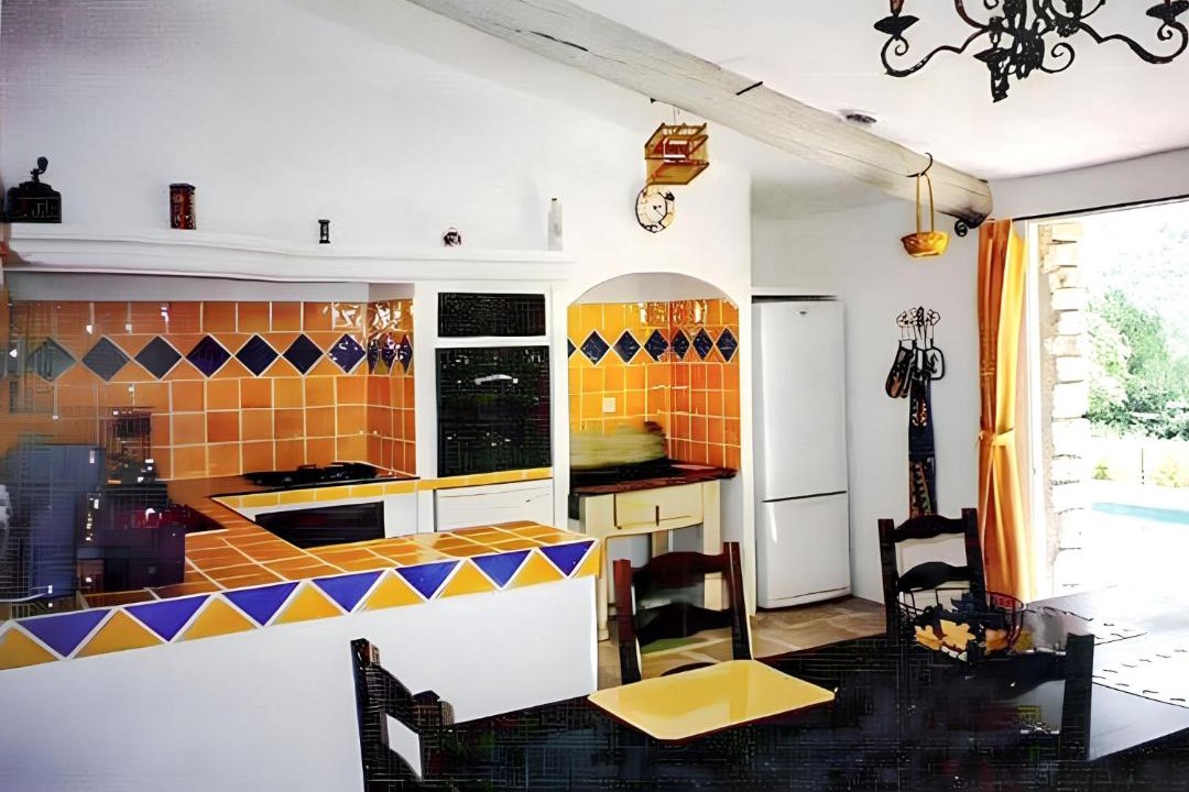 Photo of Kitchen in Saint-Michel-l'Observatoire