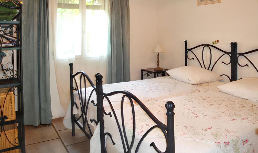 Photo of Bedroom in Saint-Michel-l'Observatoire