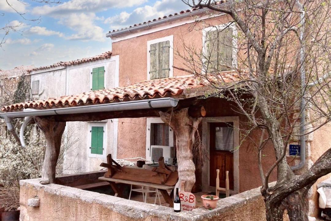 Photo of Others in Cres