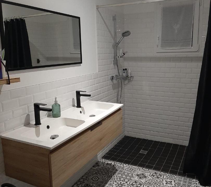 Photo of Bathroom in Saint-Yrieix-sur-Charente