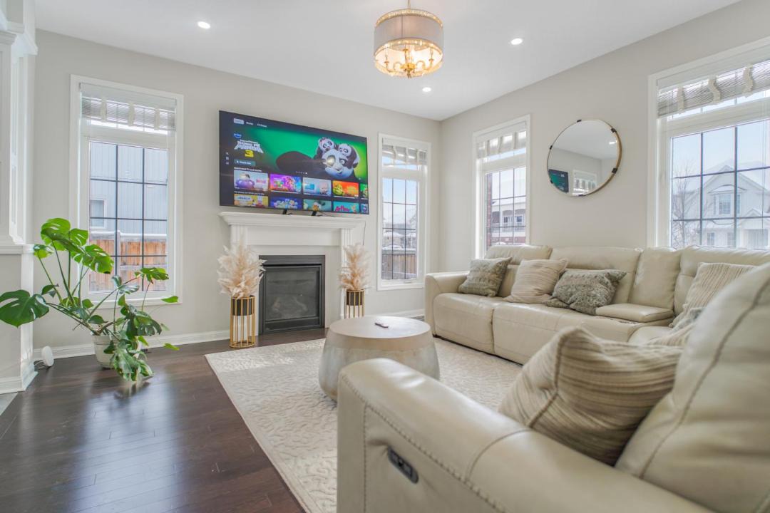 Photo of Livingroom in Bowmanville