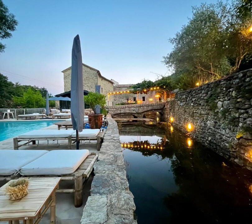 Photo of Others in Les Mages