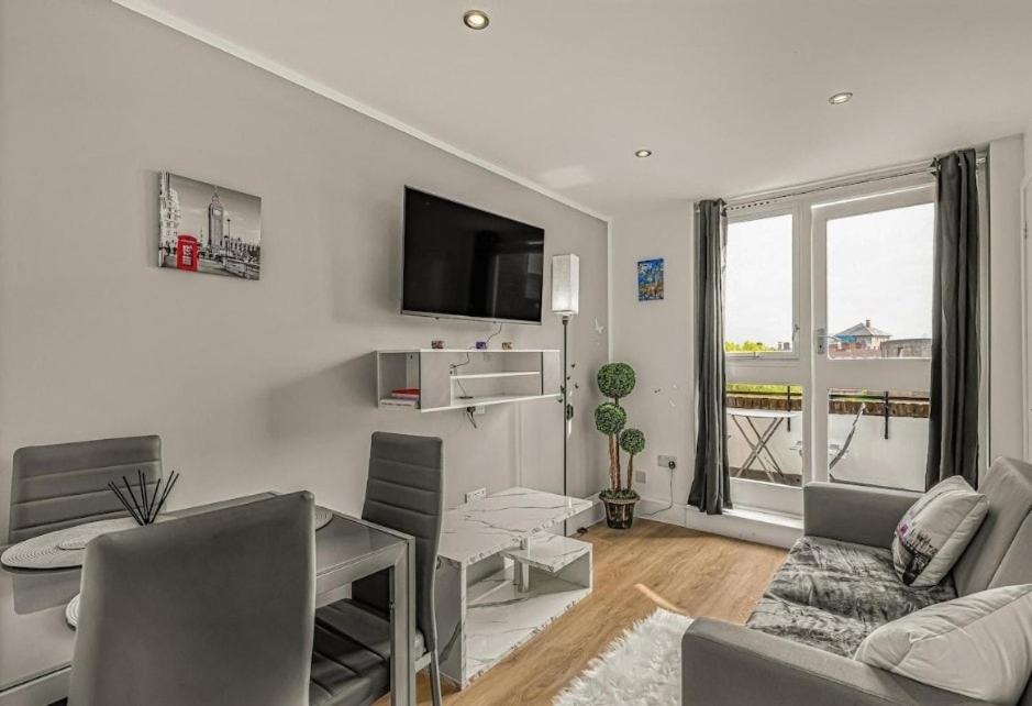 Photo of Others in Tower Hill