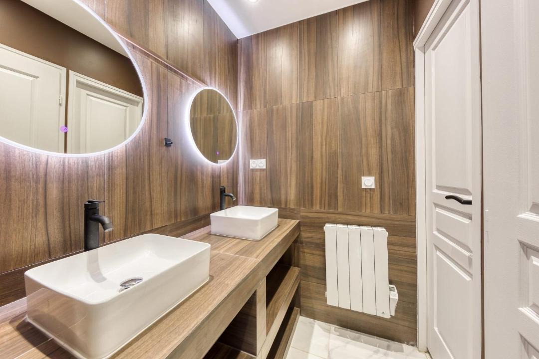 Photo of Bathroom in Villeneuve-le-Roi