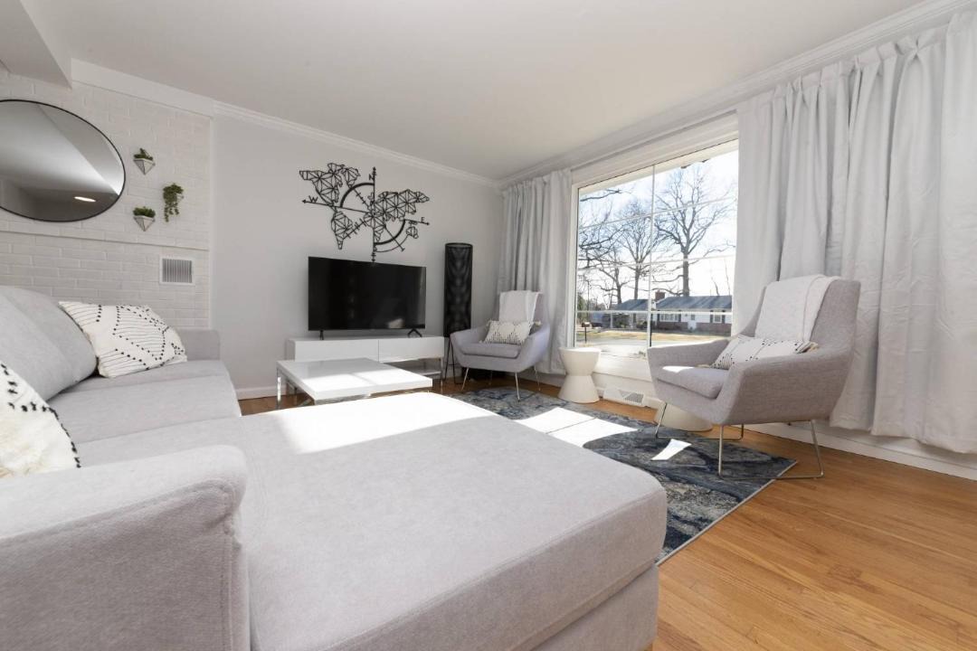 Photo of Livingroom in Parole